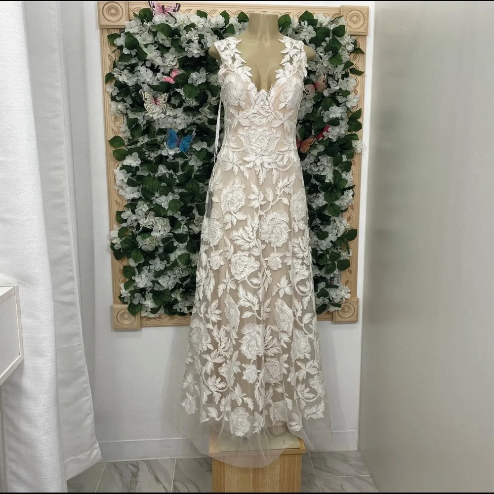 Tadashi Shoji-CECILA GOWN - Picture 4 of 8